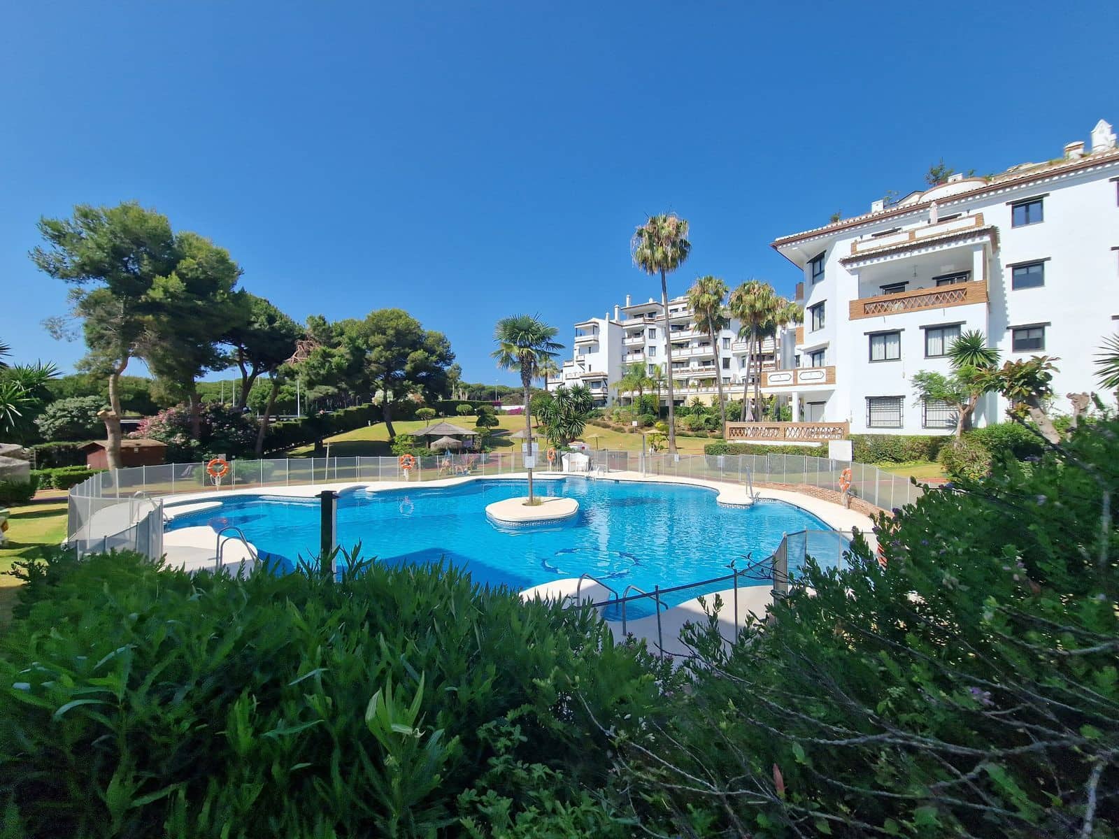 2 slaapkamer Appartement te koop in Calahonda - € 399.000 (Ref: 9933854)