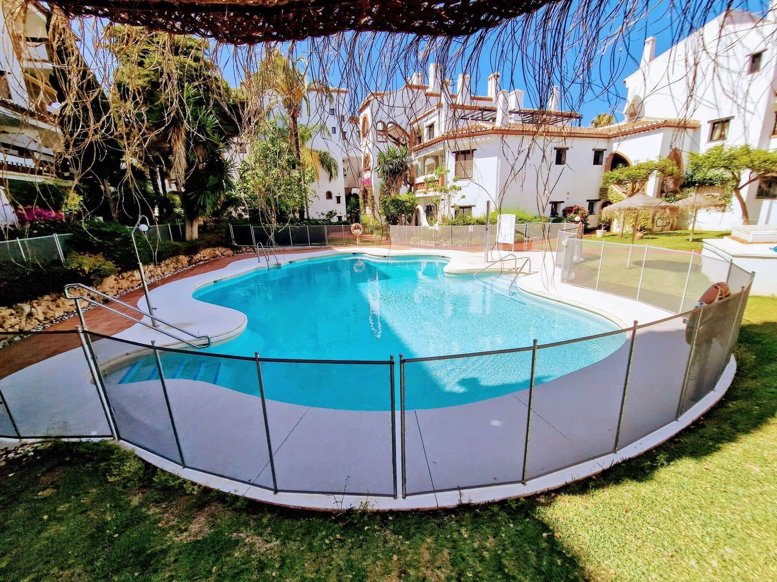 2 slaapkamer Appartement te koop in Calahonda - € 399.000 (Ref: 9933854)