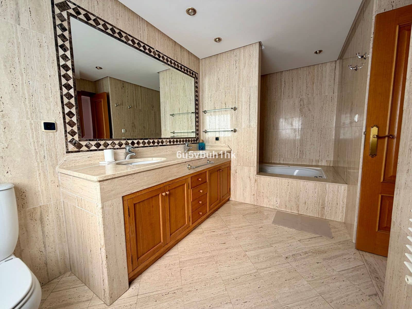7 quarto Casa em Banda para venda em Marbella - 1 250 000 € (Ref: 9933860)
