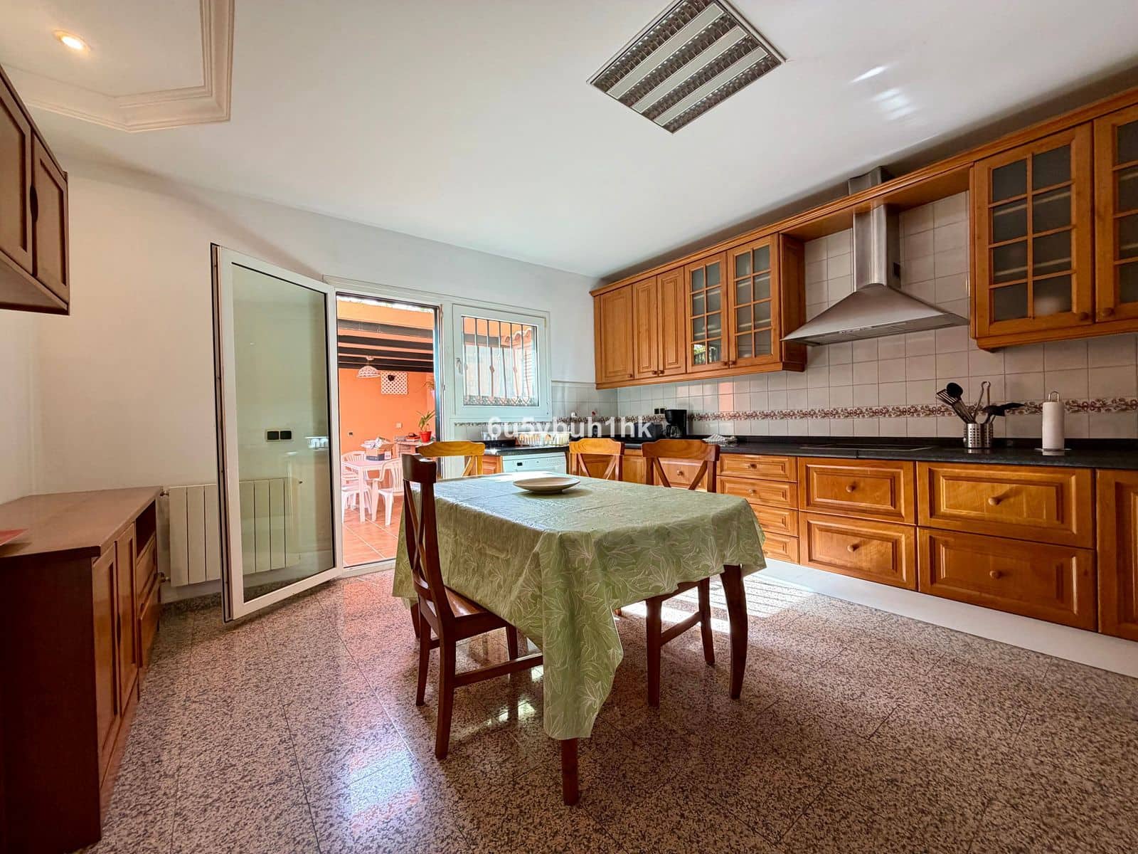 7 quarto Casa em Banda para venda em Marbella - 1 250 000 € (Ref: 9933860)