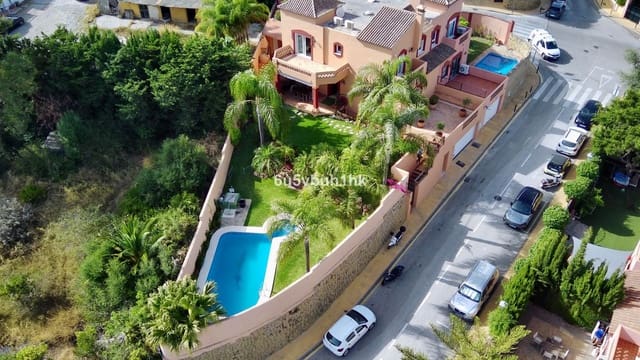 7 soverom Hus til salgs i Marbella - € 1 250 000 (Ref: 9933860)