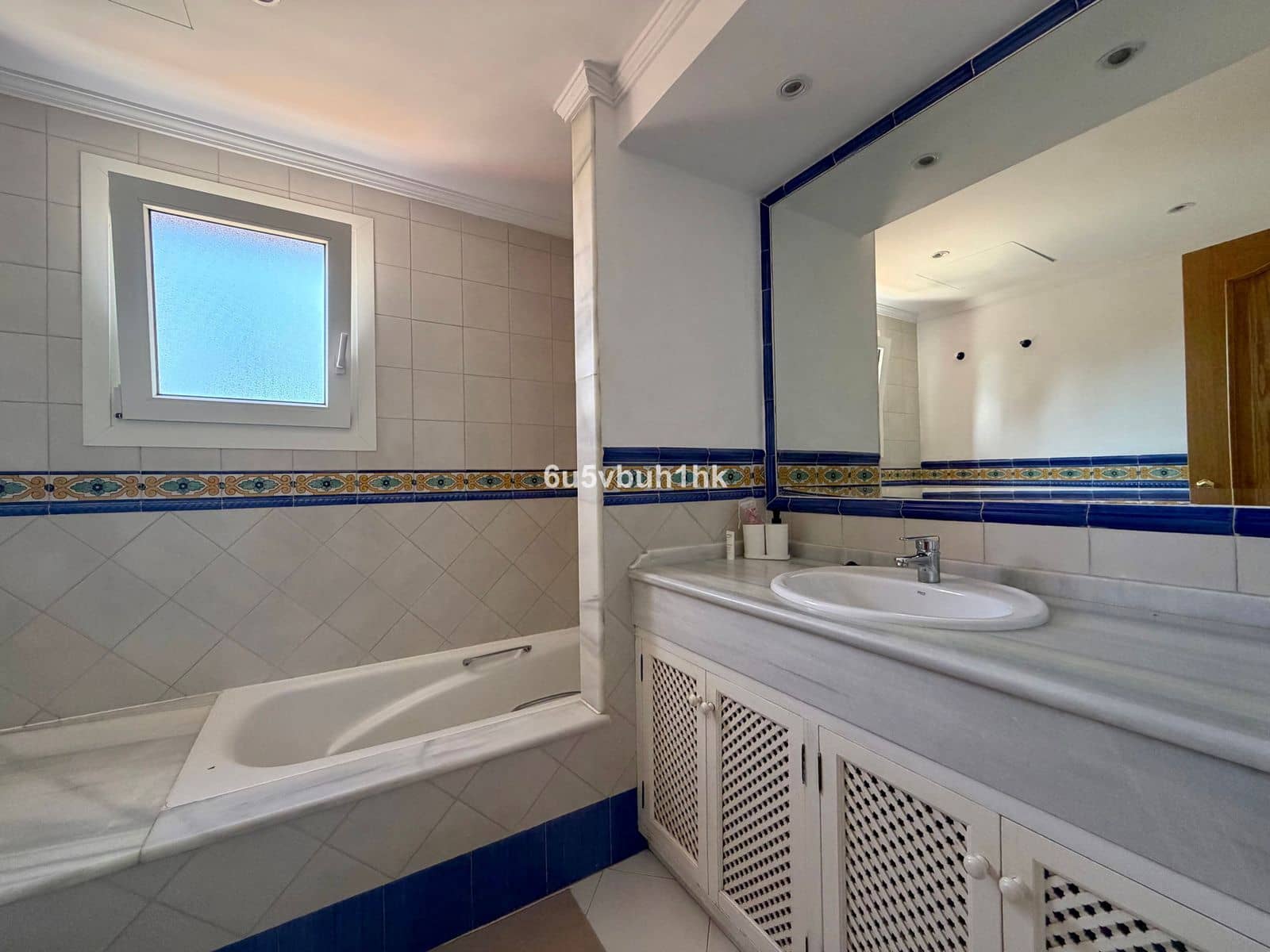 7 quarto Casa em Banda para venda em Marbella - 1 250 000 € (Ref: 9933860)