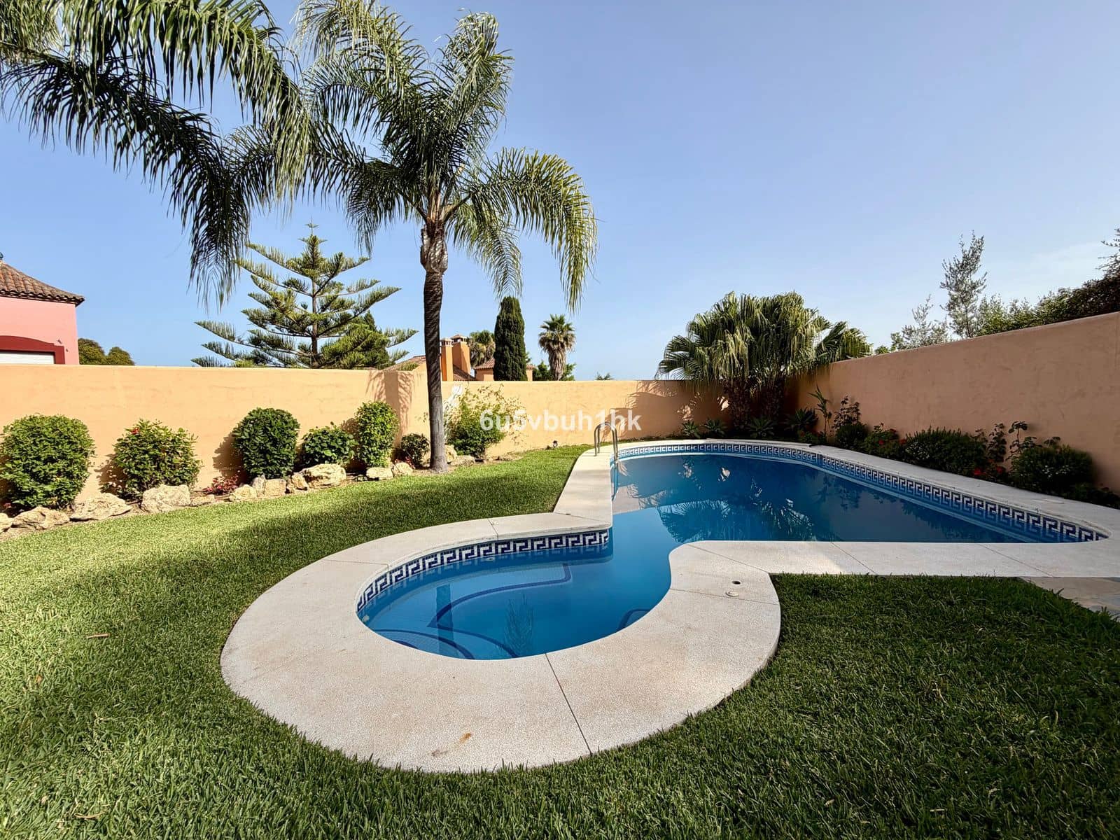 7 quarto Casa em Banda para venda em Marbella - 1 250 000 € (Ref: 9933860)