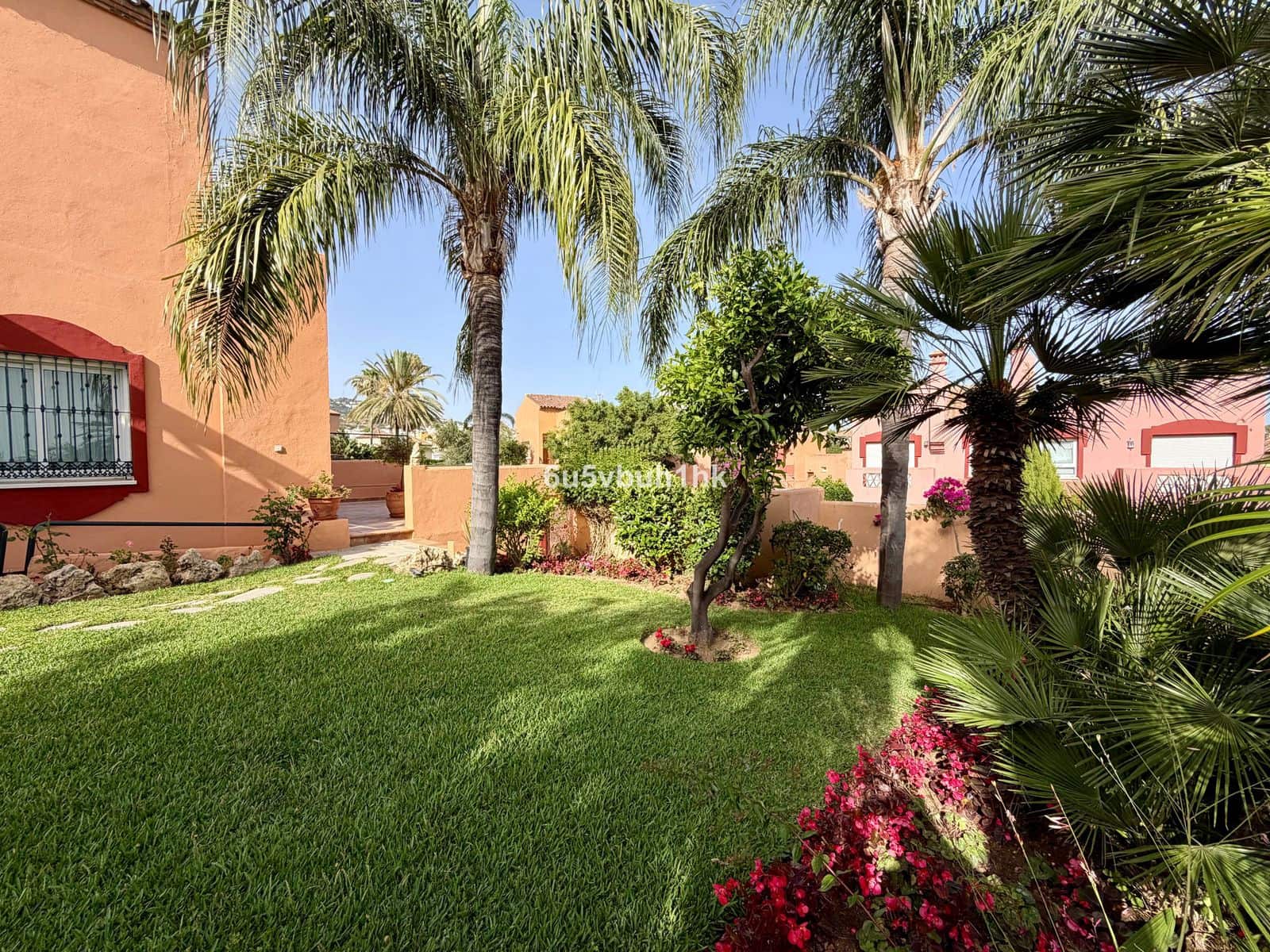 7 quarto Casa em Banda para venda em Marbella - 1 250 000 € (Ref: 9933860)