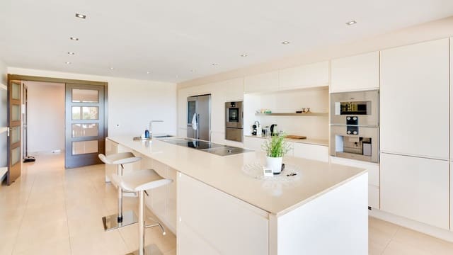 4 Zimmer Villa zu verkaufen in La Cala de Mijas, Mijas - 2.650.000 € (Ref: 9933868)