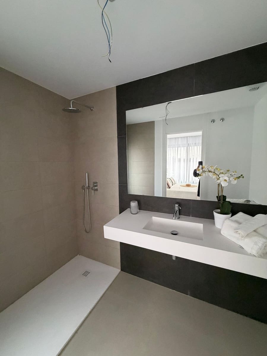 3 bedroom Villa for sale in Estepona - € 875,000 (Ref: 9933870)