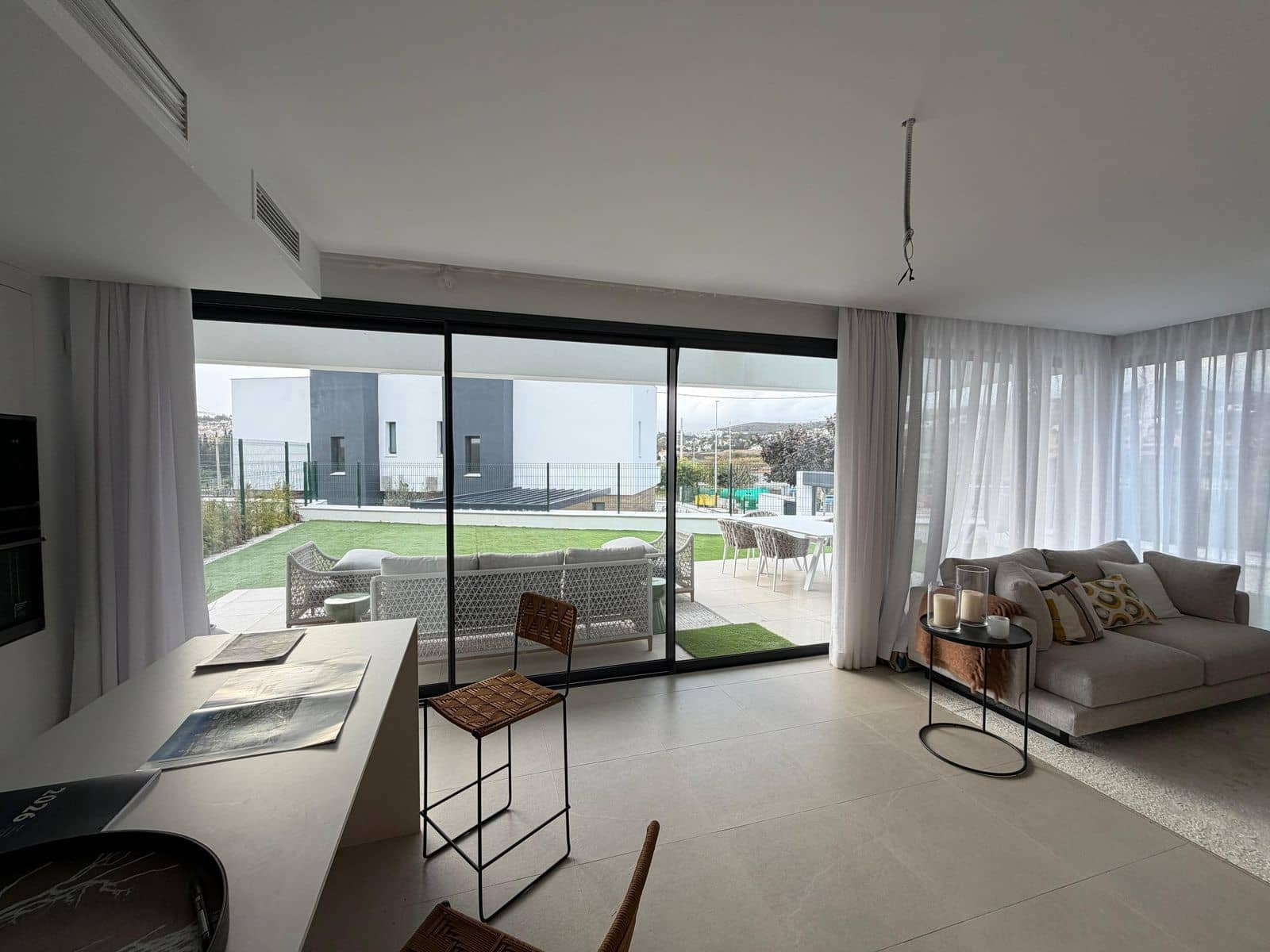 3 bedroom Villa for sale in Estepona - € 875,000 (Ref: 9933870)