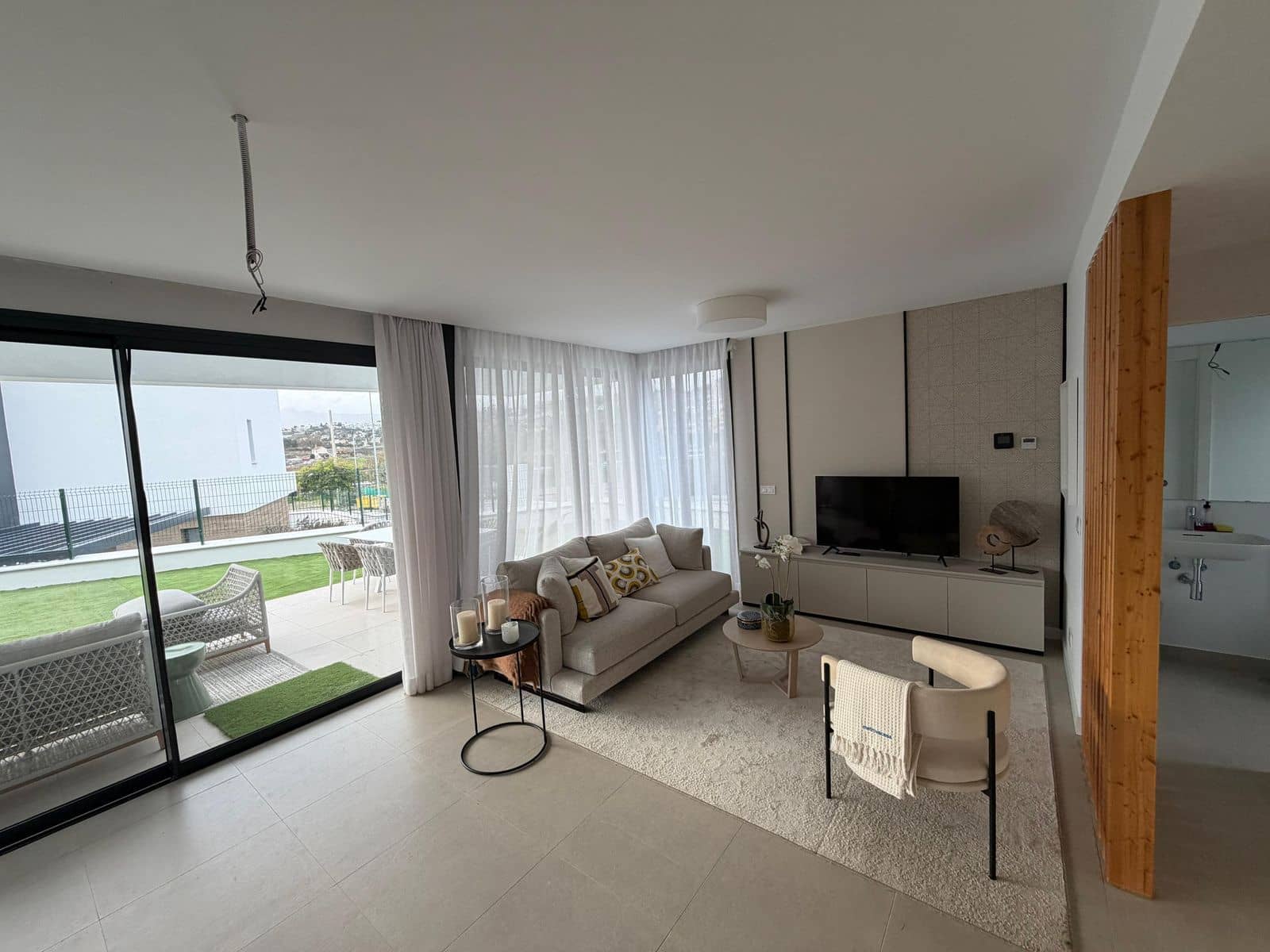 3 bedroom Villa for sale in Estepona - € 875,000 (Ref: 9933870)