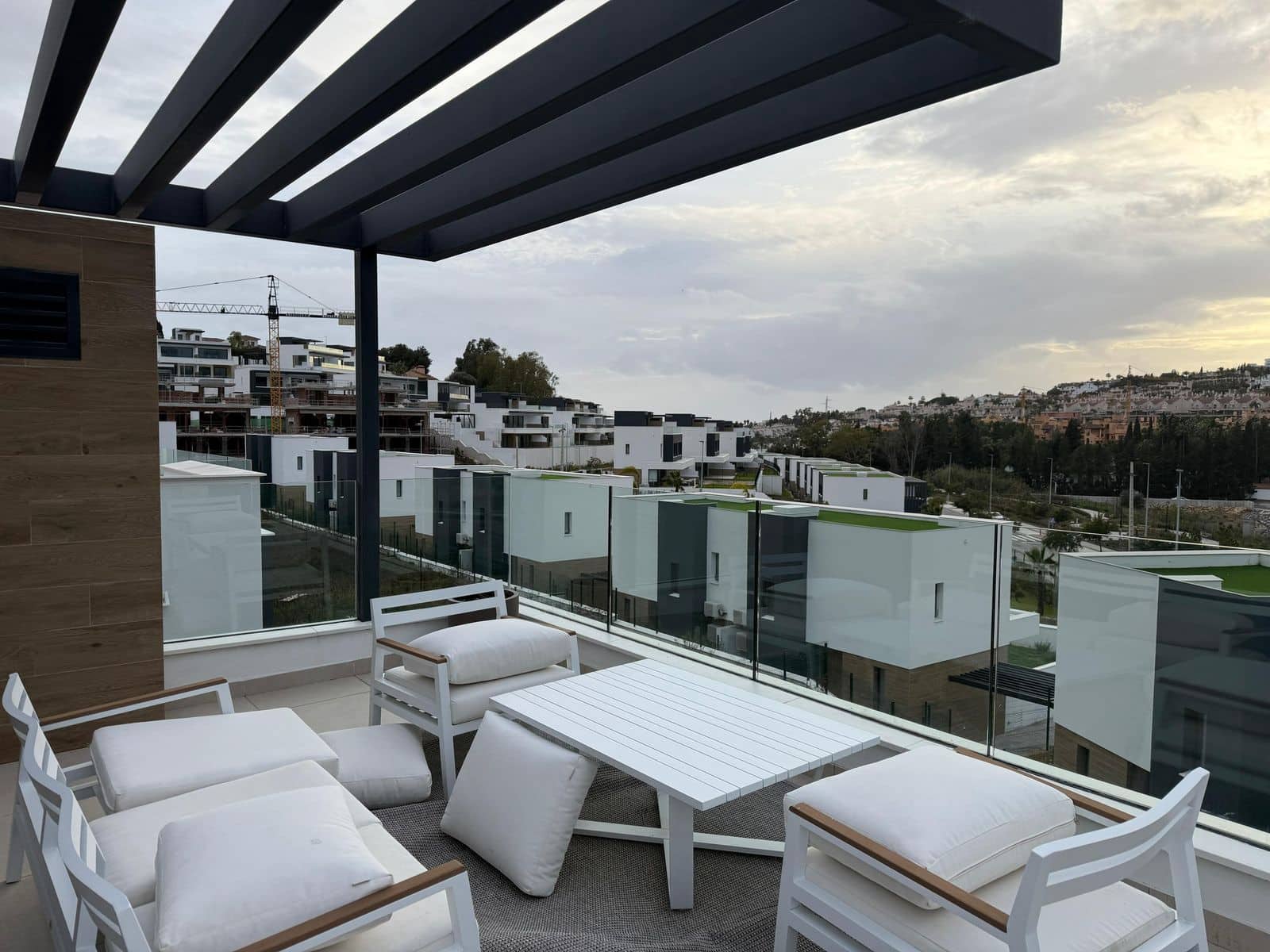 3 bedroom Villa for sale in Estepona - € 875,000 (Ref: 9933870)