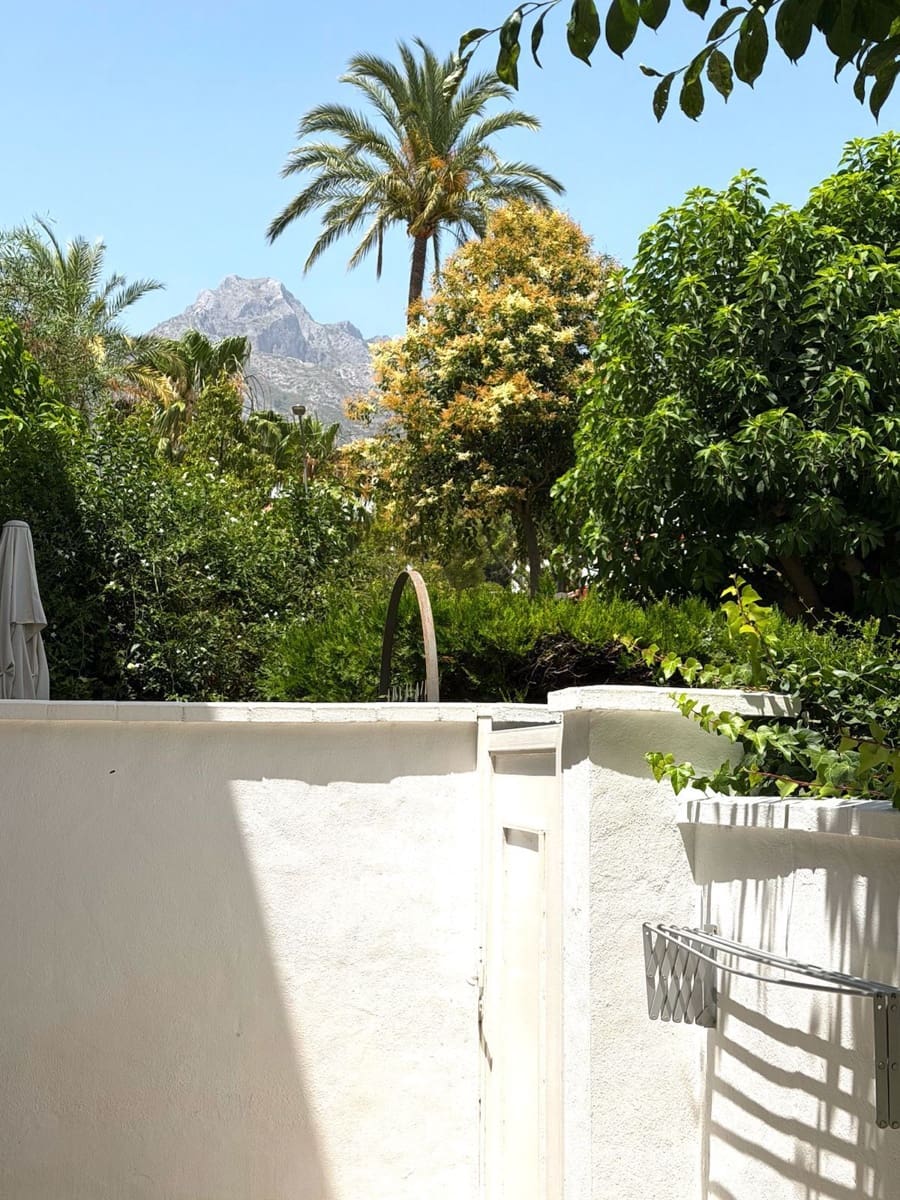 2 slaapkamer Appartement te koop in Marbella - € 395.000 (Ref: 9933871)