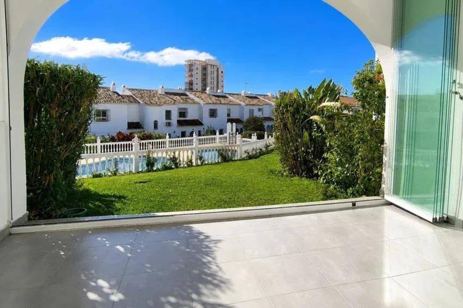 Casa de 2 habitaciones en Riviera del Sol en venta - 375.000 € (Ref: 9933872)