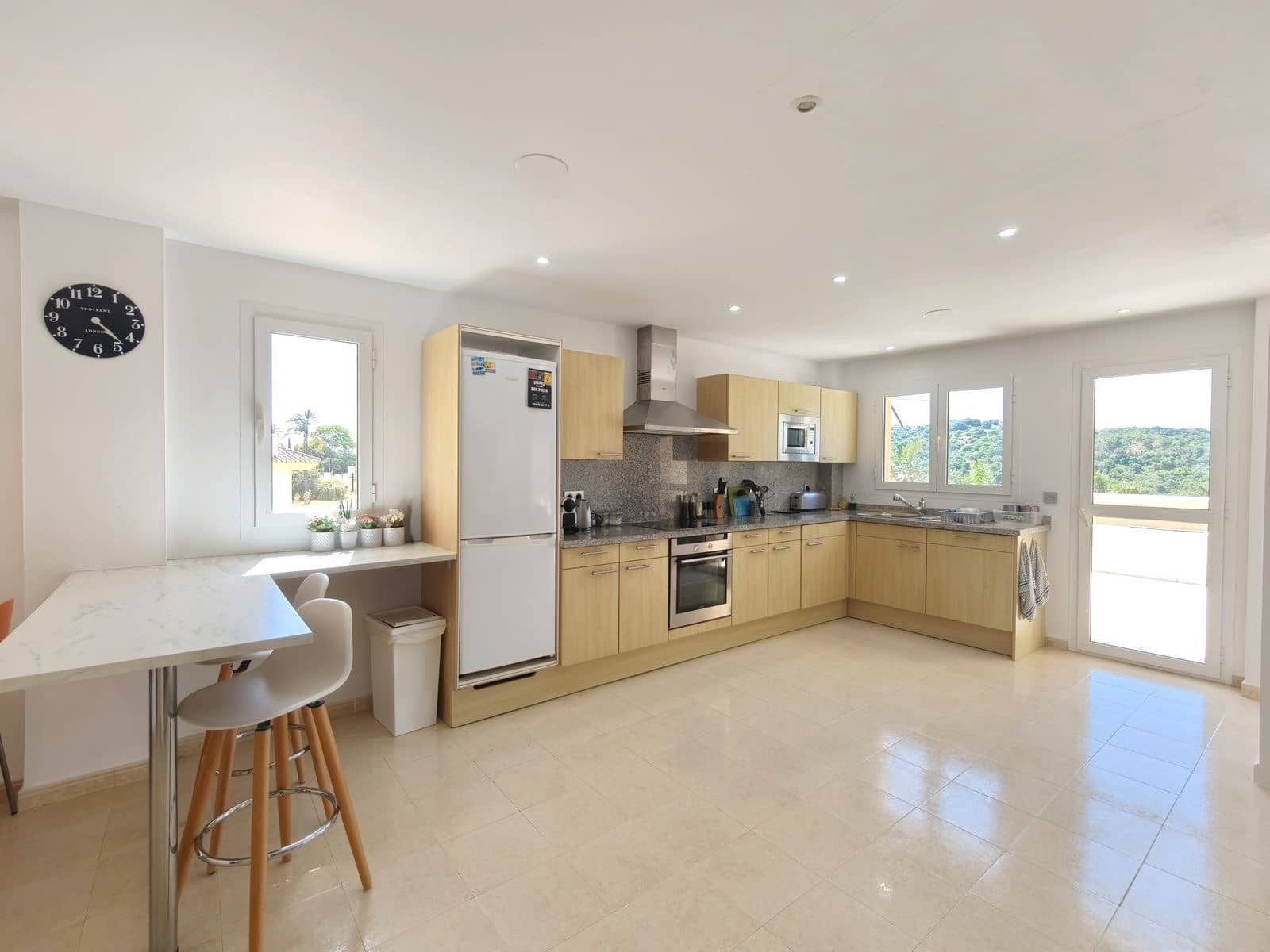 3 soveværelse Lejlighed til salg i San Roque - € 495.000 (Ref: 9933882)
