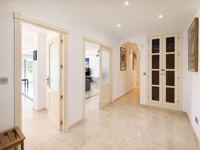 3 soveværelse Lejlighed til salg i San Roque - € 495.000 (Ref: 9933882)