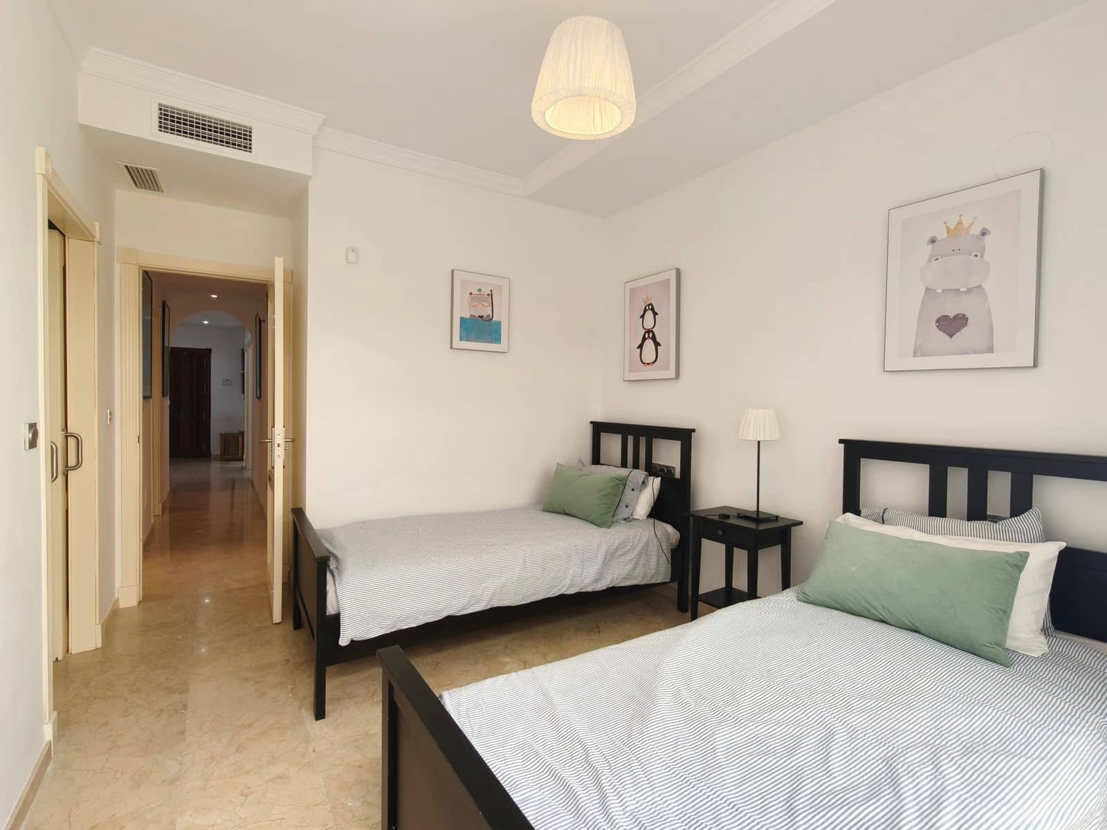 3 soveværelse Lejlighed til salg i San Roque - € 495.000 (Ref: 9933882)