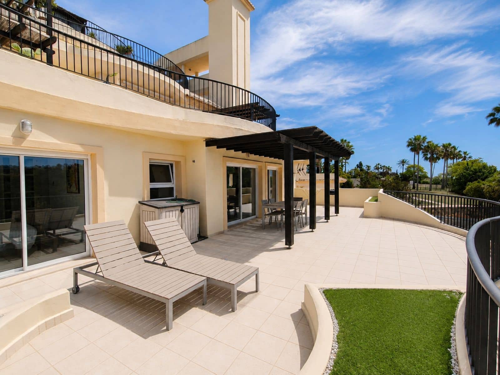 3 soveværelse Lejlighed til salg i San Roque - € 495.000 (Ref: 9933882)