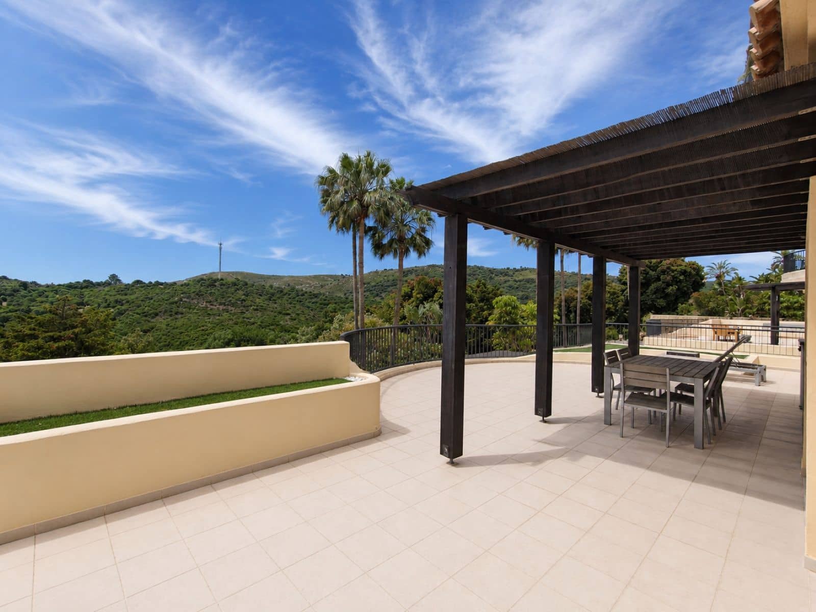 3 soveværelse Lejlighed til salg i San Roque - € 495.000 (Ref: 9933882)