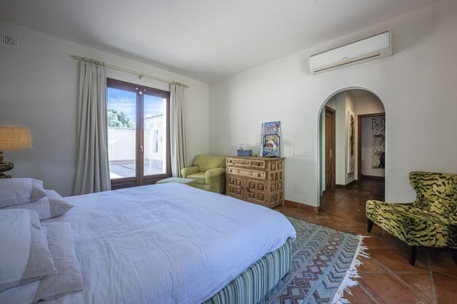 5 soverom Villa til salgs i Sotogrande, San Roque - € 2 290 000 (Ref: 9933893)
