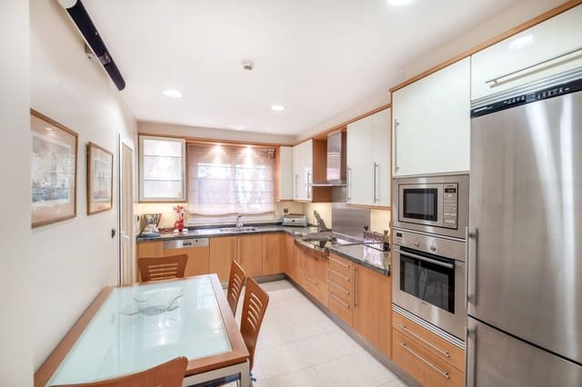 3 chambre Penthouse à vendre à Golden Mile, Marbella - 1 890 000 € (Ref: 9937664)