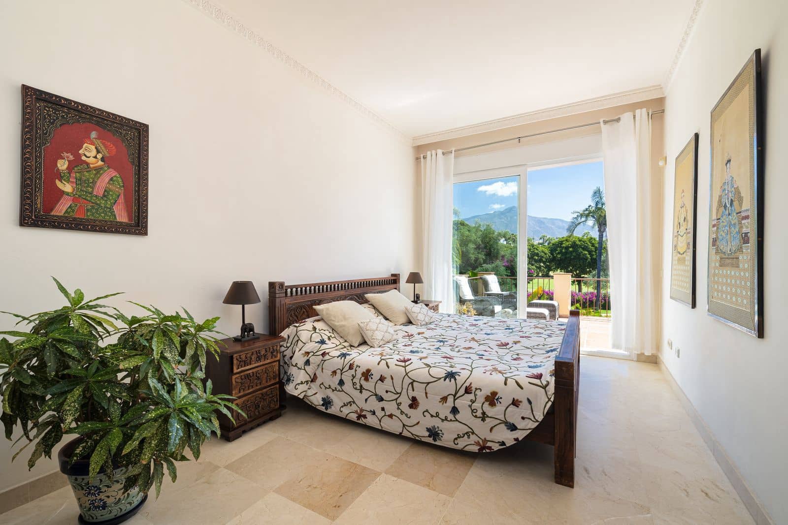 5 soverom Kjedet enebolig til salgs i Marbella - € 1 395 000 (Ref: 9937670)