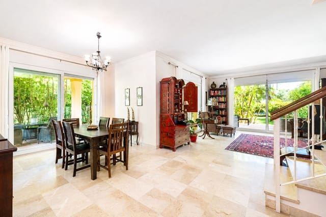 5 soverom Kjedet enebolig til salgs i Marbella - € 1 395 000 (Ref: 9937670)