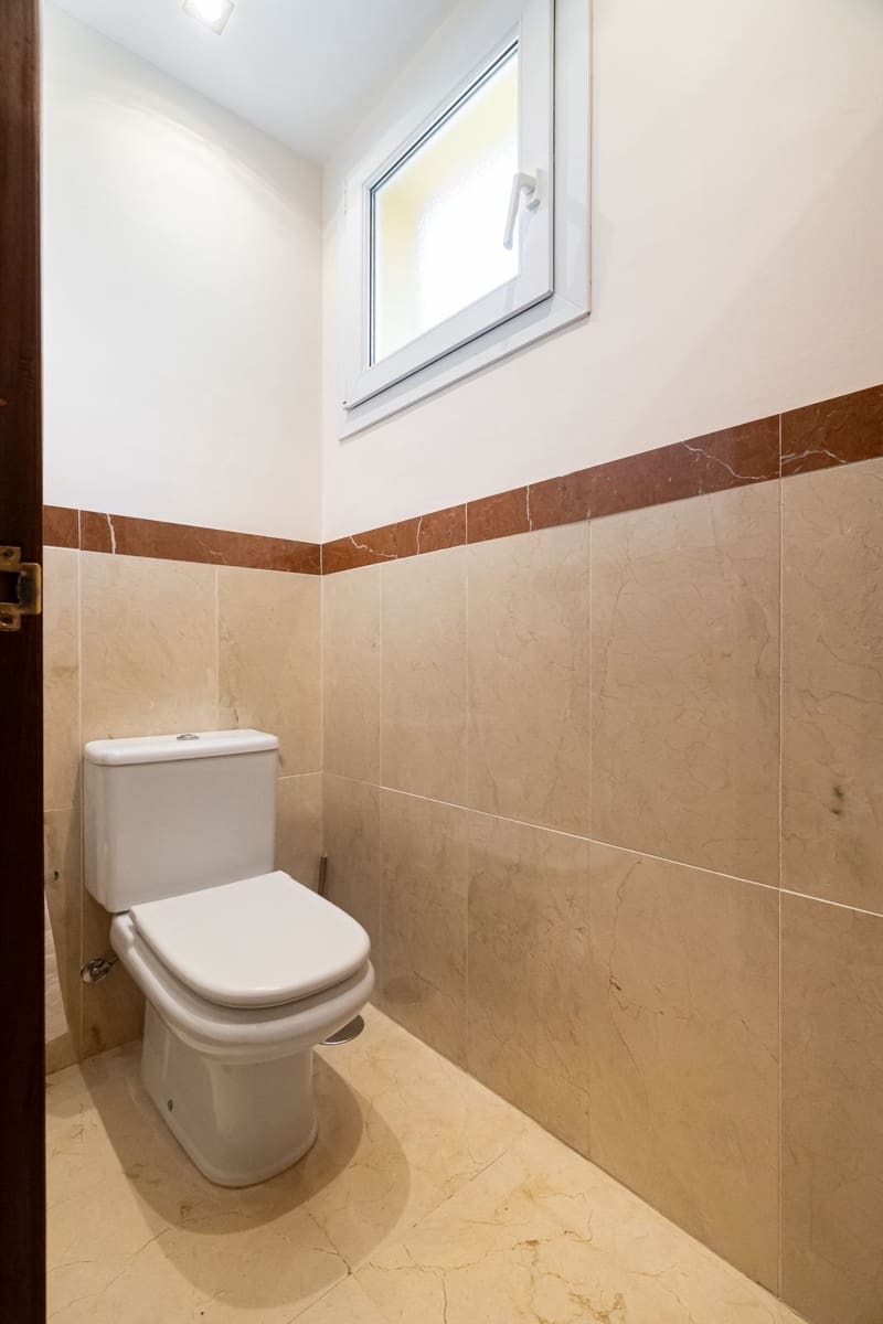 5 soverom Kjedet enebolig til salgs i Marbella - € 1 395 000 (Ref: 9937670)