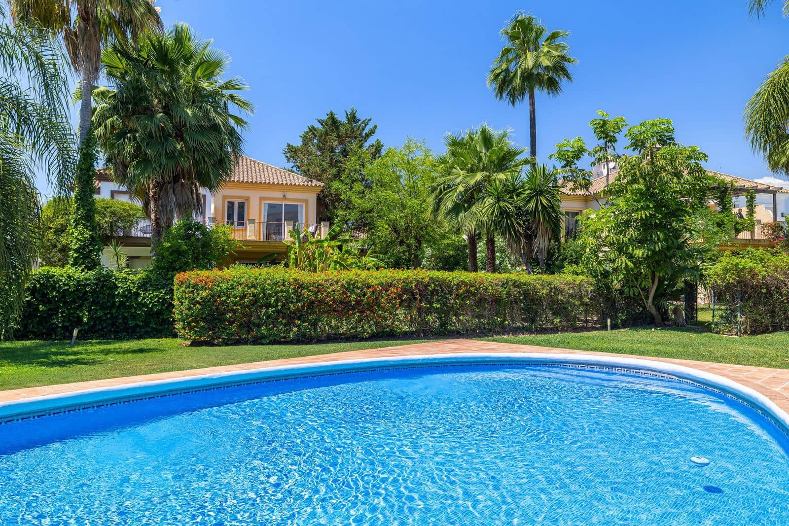 5 soverom Kjedet enebolig til salgs i Marbella - € 1 395 000 (Ref: 9937670)