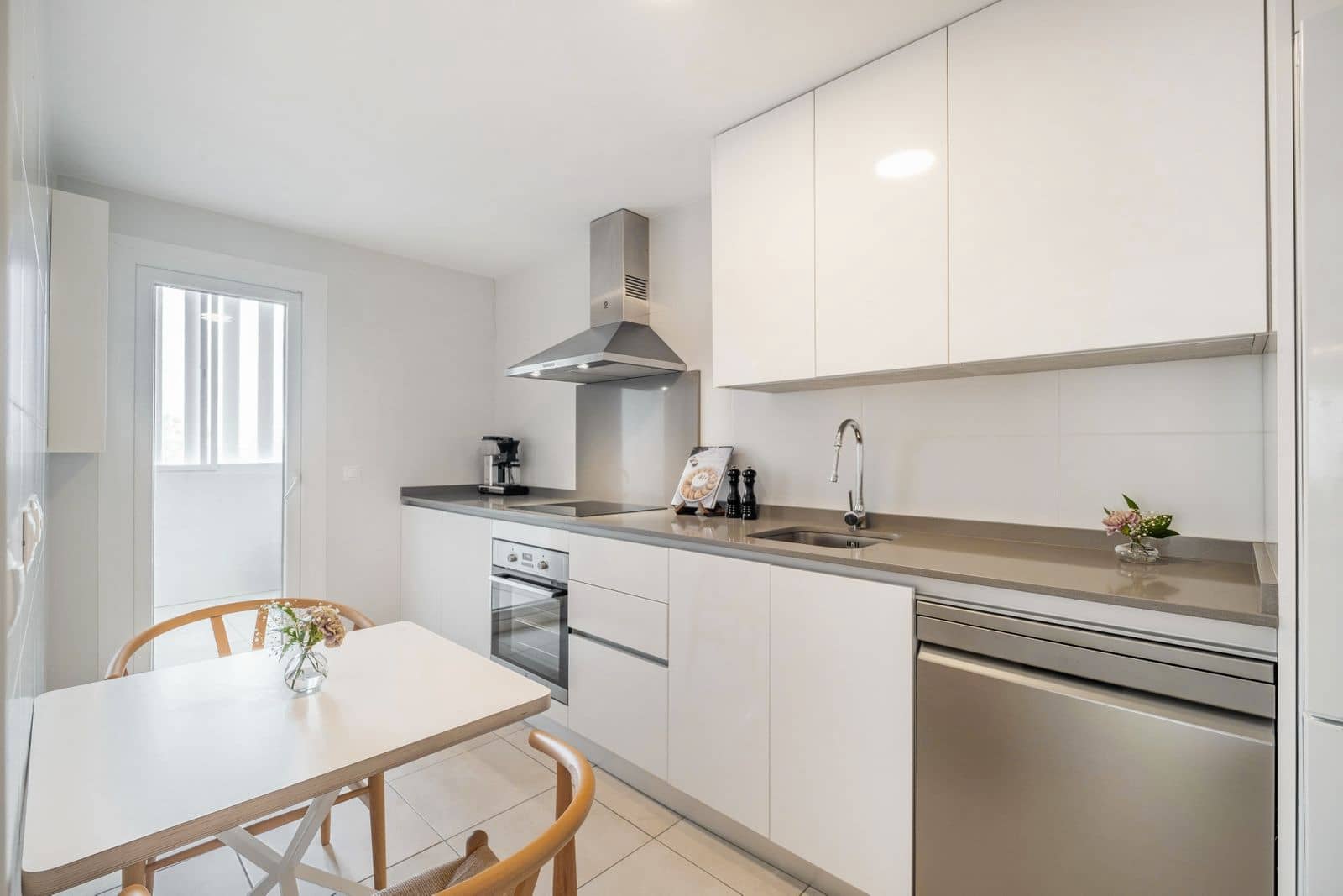 2 soverom Leilighet til salgs i Nueva Andalucia - € 425 000 (Ref: 9937675)