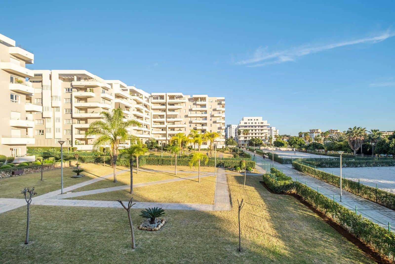 2 soverom Leilighet til salgs i Nueva Andalucia - € 425 000 (Ref: 9937675)