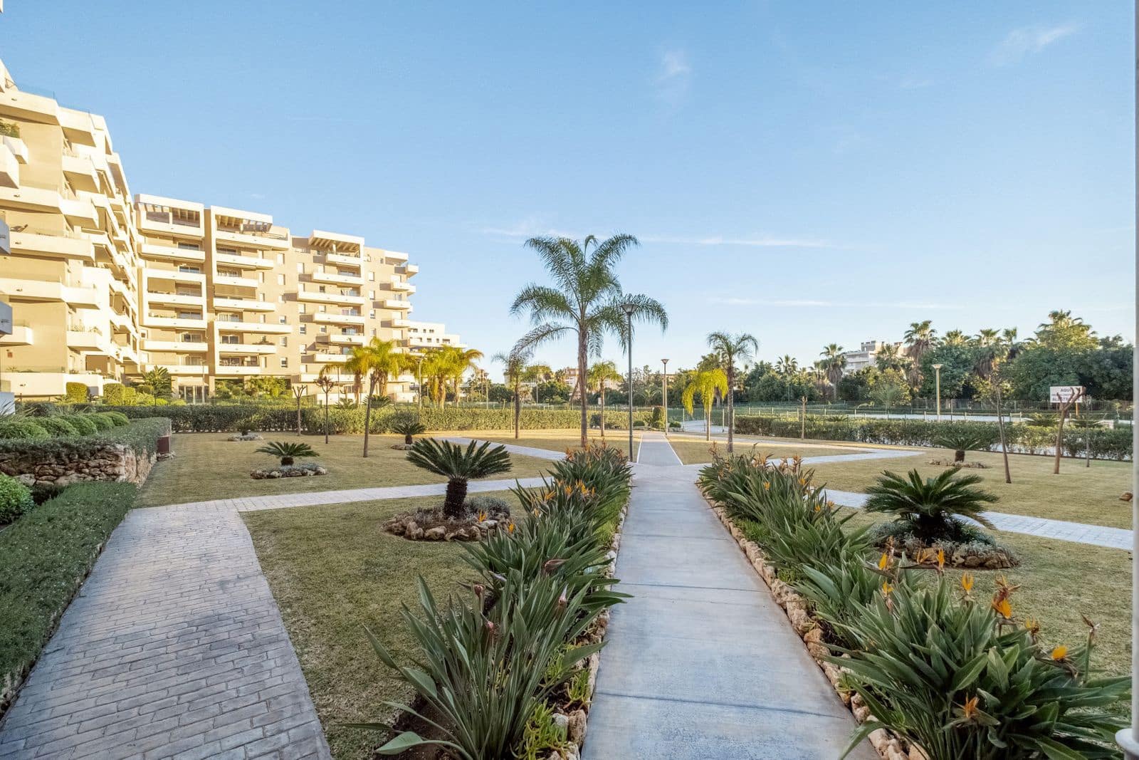 2 soverom Leilighet til salgs i Nueva Andalucia - € 425 000 (Ref: 9937675)