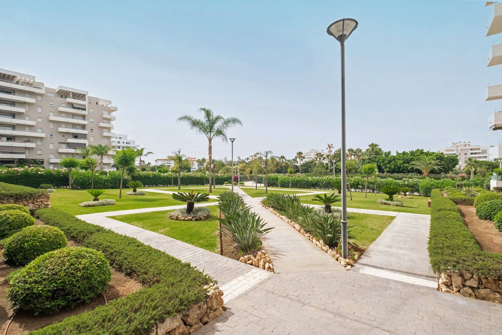 2 soverom Leilighet til salgs i Nueva Andalucia - € 425 000 (Ref: 9937675)