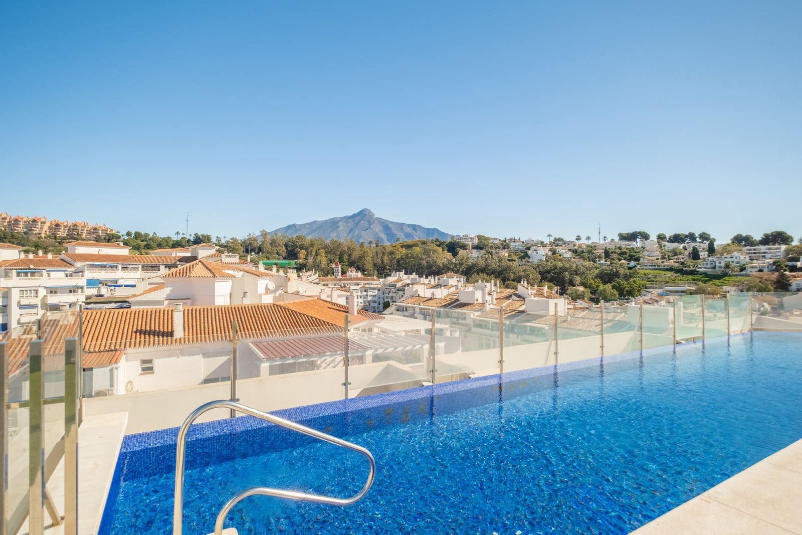 2 soverom Leilighet til salgs i Nueva Andalucia - € 425 000 (Ref: 9937675)