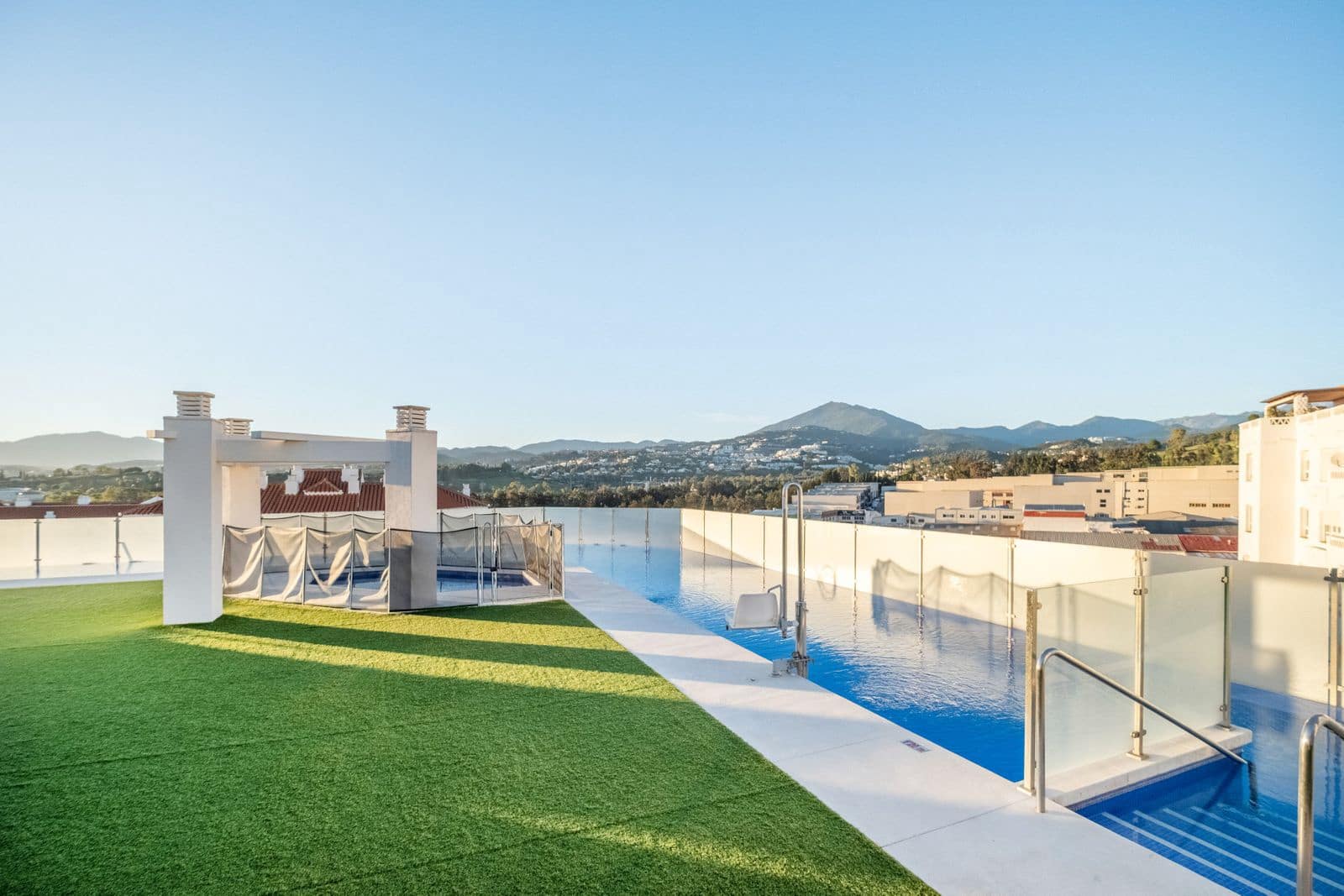 2 soverom Leilighet til salgs i Nueva Andalucia - € 425 000 (Ref: 9937675)