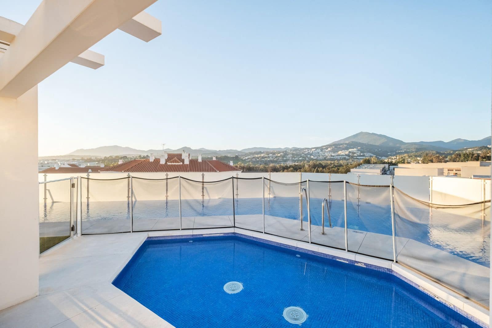 2 soverom Leilighet til salgs i Nueva Andalucia - € 425 000 (Ref: 9937675)