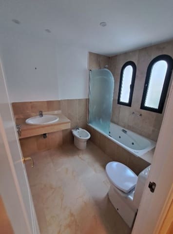 3 quarto Casa em Banda para venda em La Duquesa / Puerto de la Duquesa, Manilva - 588 000 € (Ref: 9937684)