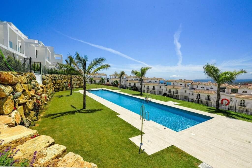 Pareado de 3 habitaciones en Manilva en venta - 695.000 € (Ref: 9937690)