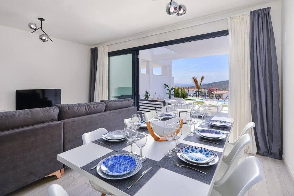Pareado de 3 habitaciones en Manilva en venta - 695.000 € (Ref: 9937690)