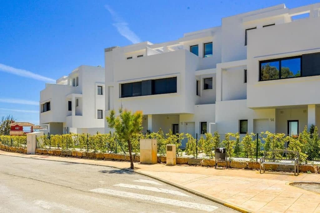 Pareado de 3 habitaciones en Manilva en venta - 695.000 € (Ref: 9937690)