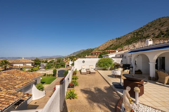 3 slaapkamer Halfvrijstaande villa te koop in Benalmádena - € 825.000 (Ref: 9937698)