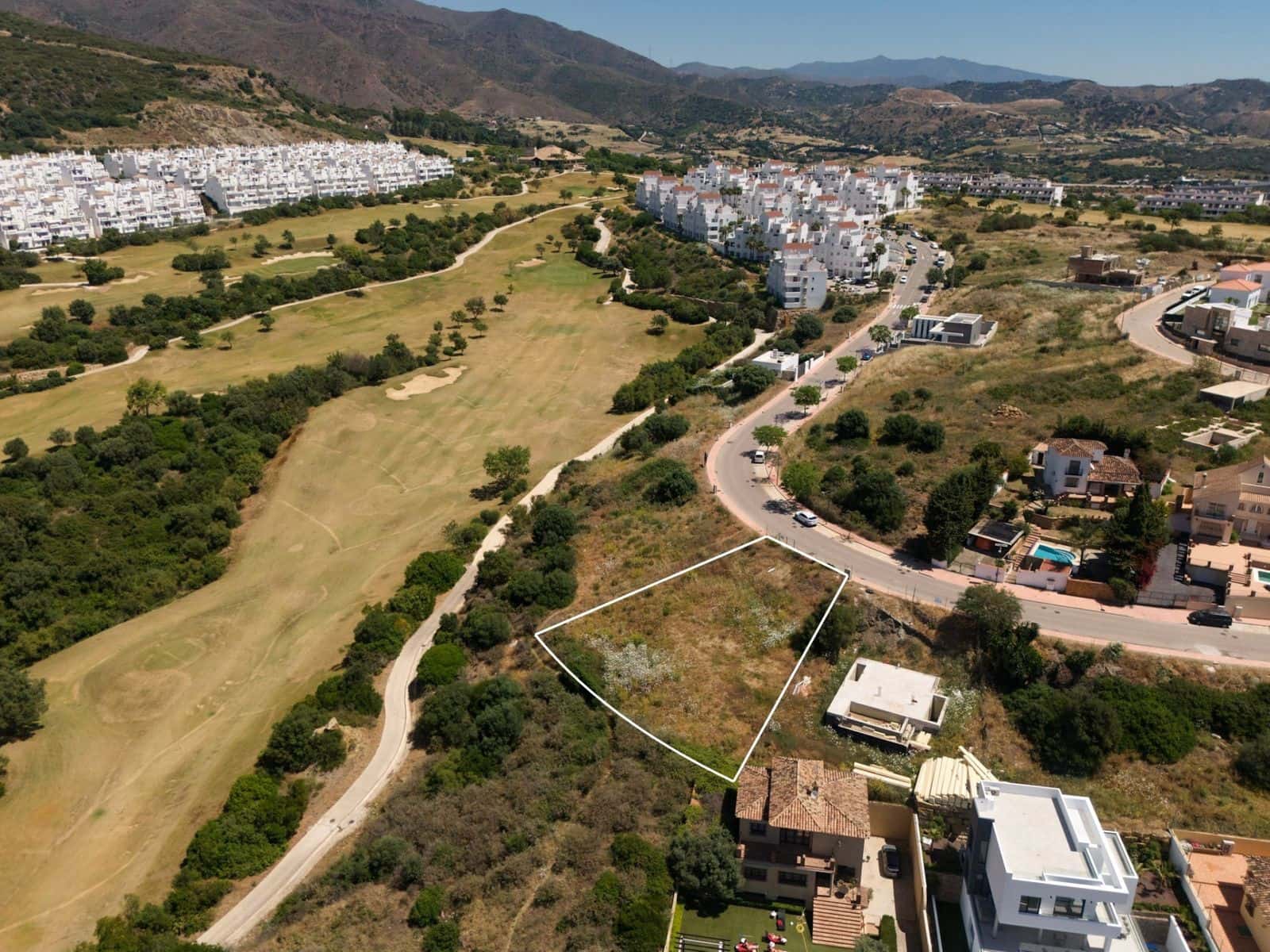 Undeveloped Land for sale in Estepona - € 350,000 (Ref: 9937719)