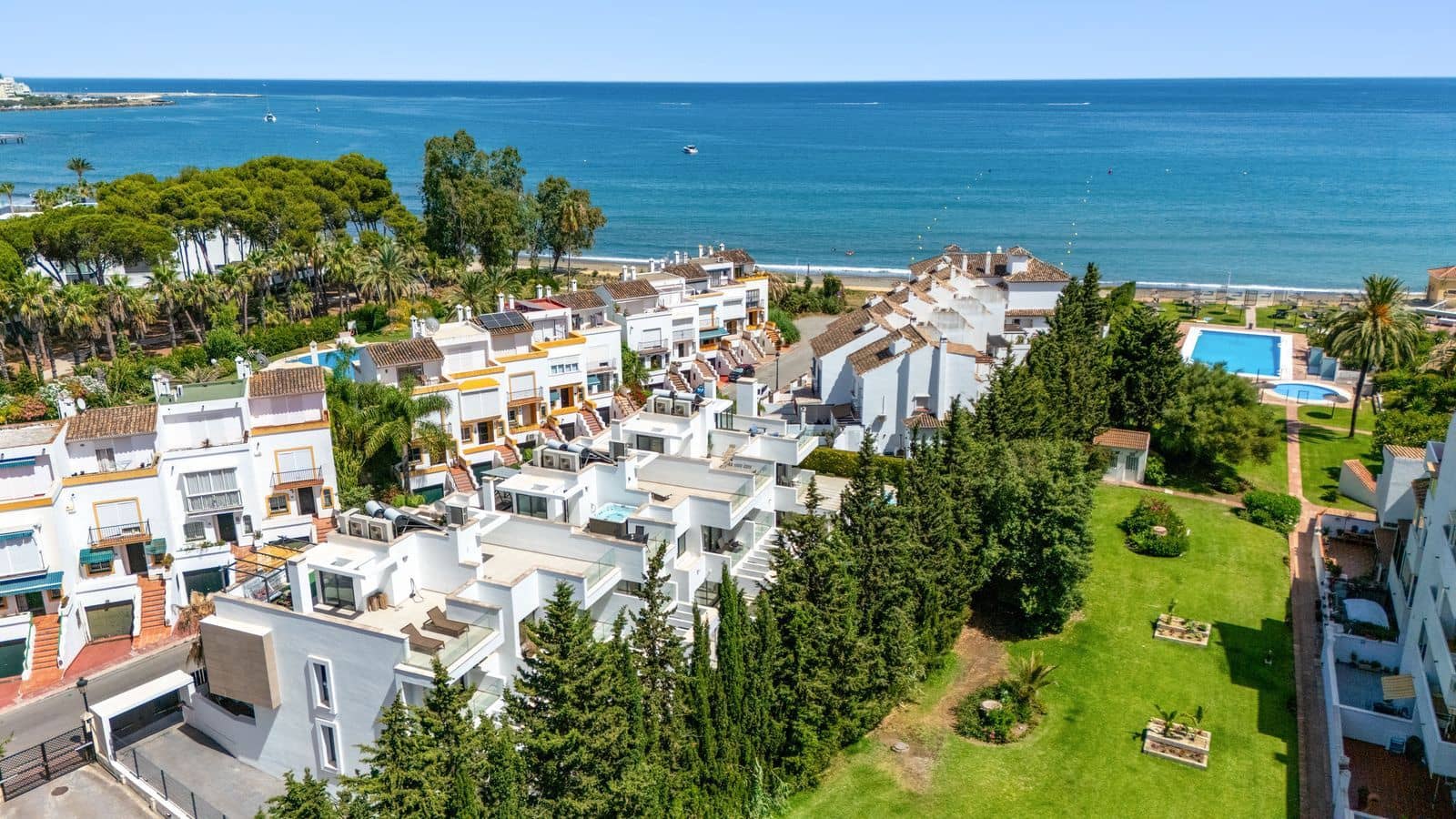 4 soveværelse Byhus til salg i Estepona - € 1.195.000 (Ref: 9937721)