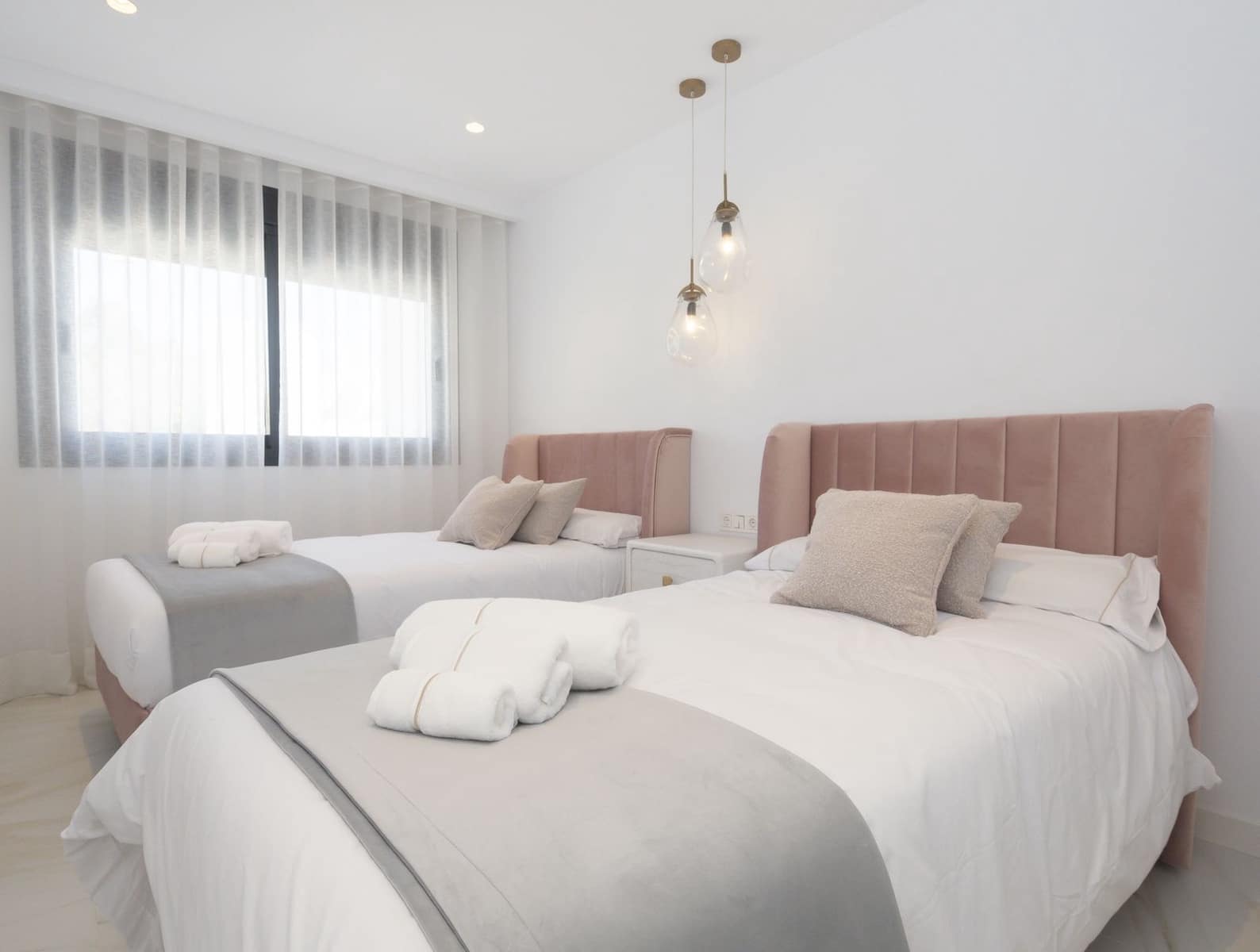 4 bedroom Townhouse for sale in Nueva Andalucia - € 945,000 (Ref: 9937722)