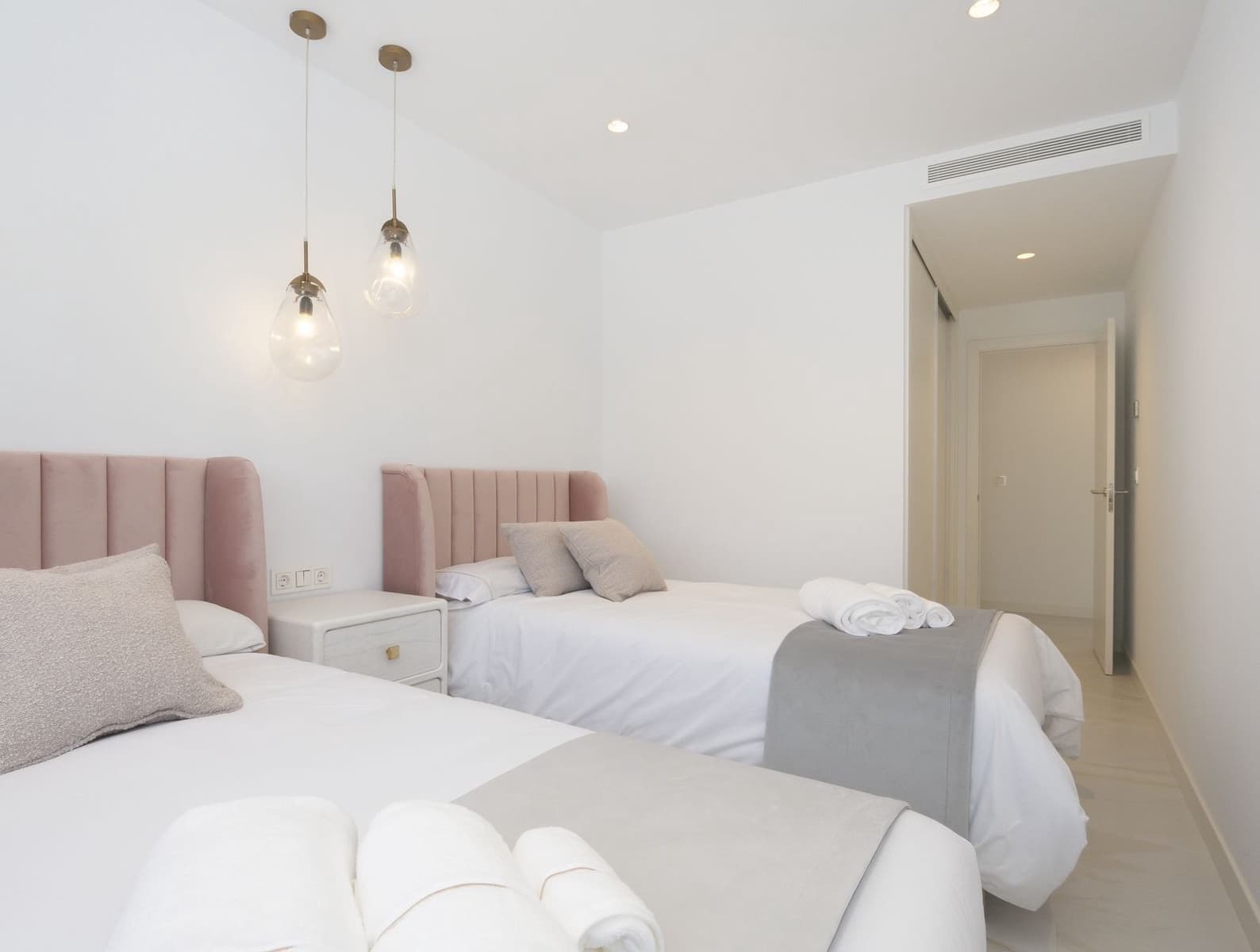 4 bedroom Townhouse for sale in Nueva Andalucia - € 945,000 (Ref: 9937722)
