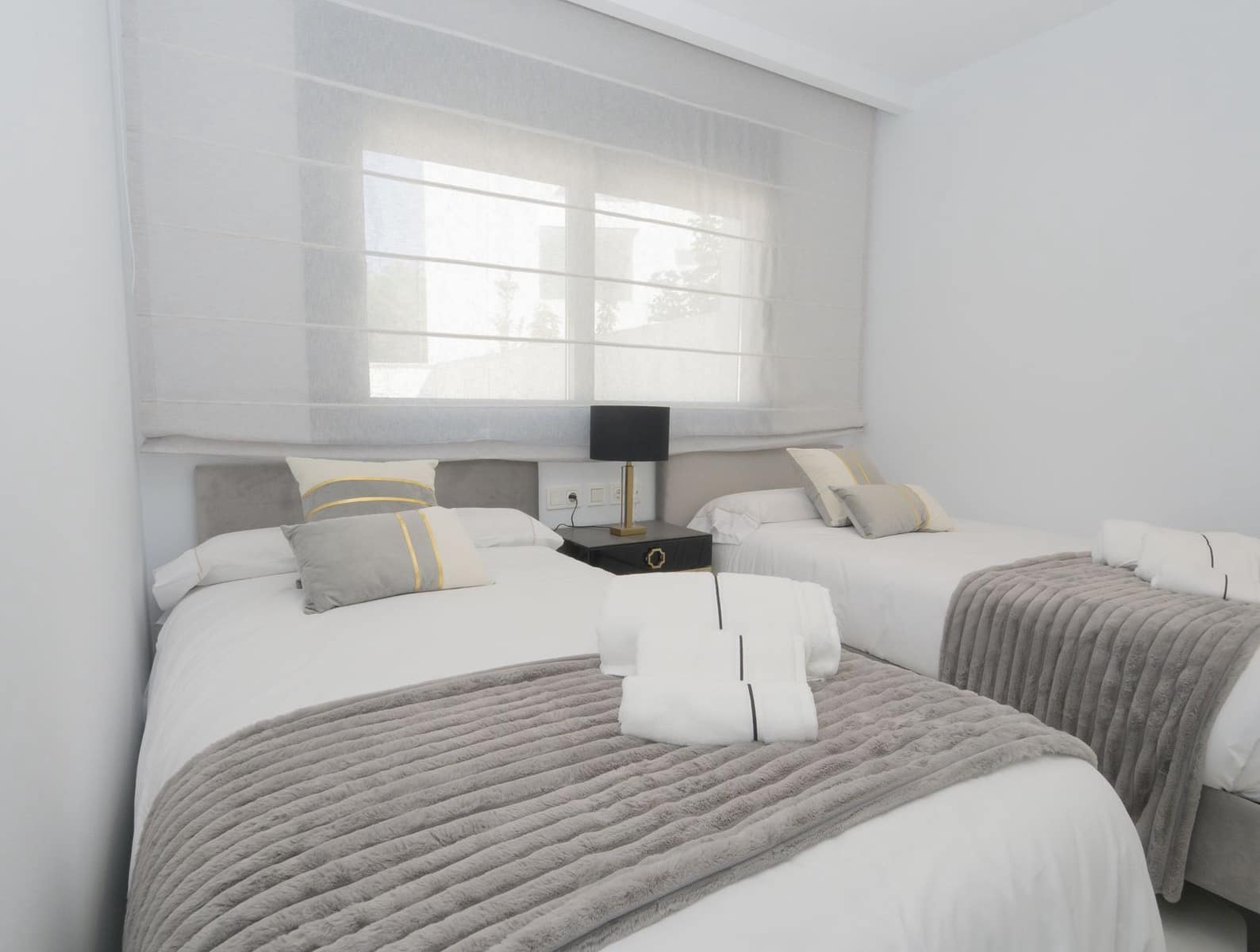 4 bedroom Townhouse for sale in Nueva Andalucia - € 945,000 (Ref: 9937722)
