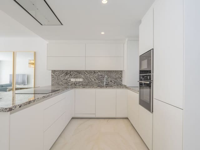 4 soveværelse Byhus til salg i Nueva Andalucia, Marbella - € 945.000 (Ref: 9937722)