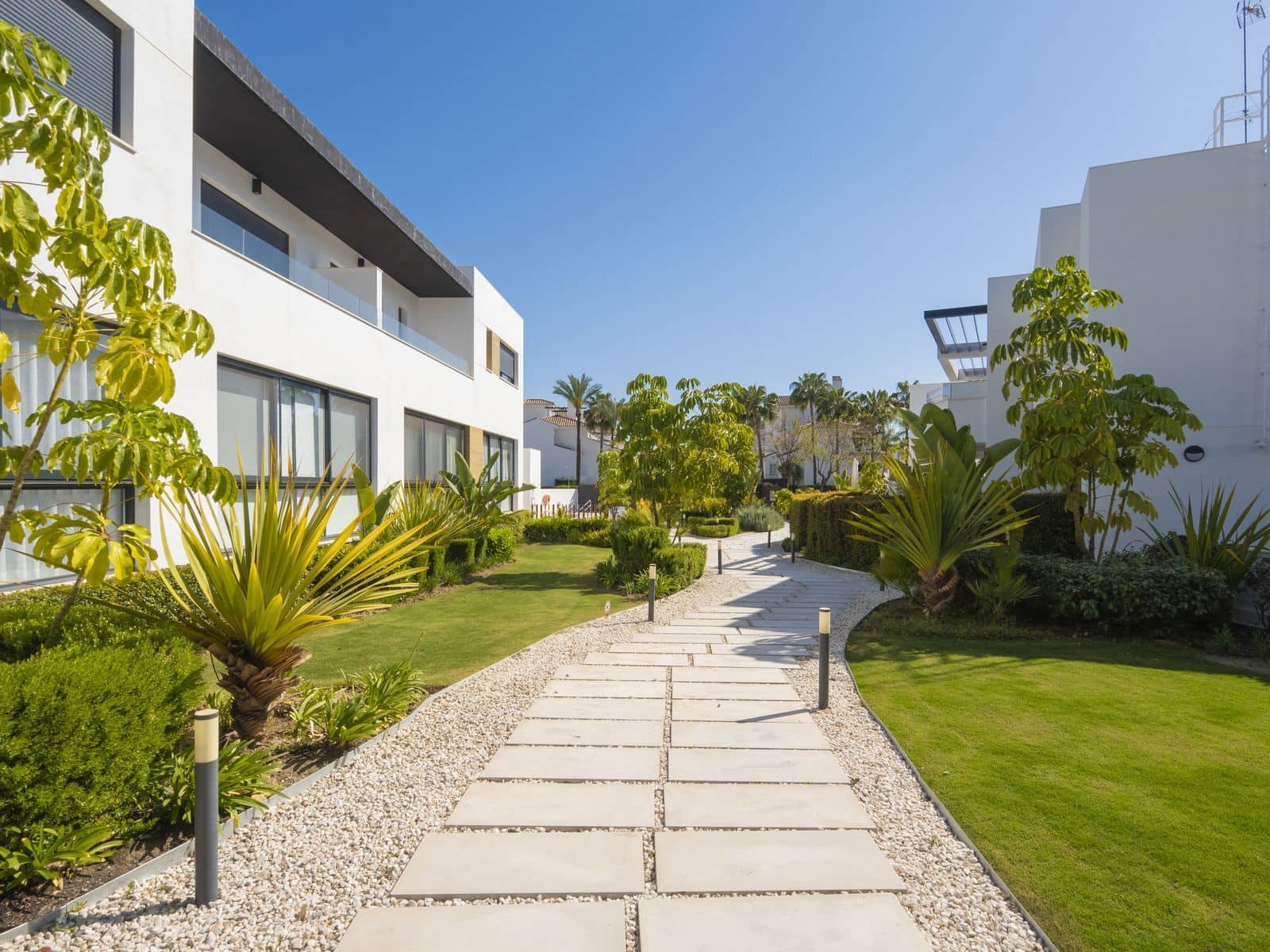 4 bedroom Townhouse for sale in Nueva Andalucia - € 945,000 (Ref: 9937722)
