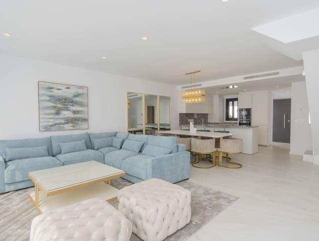 4 soveværelse Byhus til salg i Nueva Andalucia, Marbella - € 945.000 (Ref: 9937722)