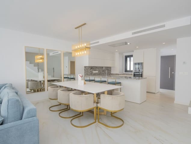 4 soveværelse Byhus til salg i Nueva Andalucia, Marbella - € 945.000 (Ref: 9937722)