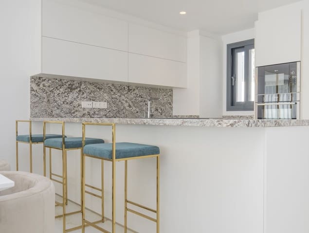 4 soveværelse Byhus til salg i Nueva Andalucia, Marbella - € 945.000 (Ref: 9937722)