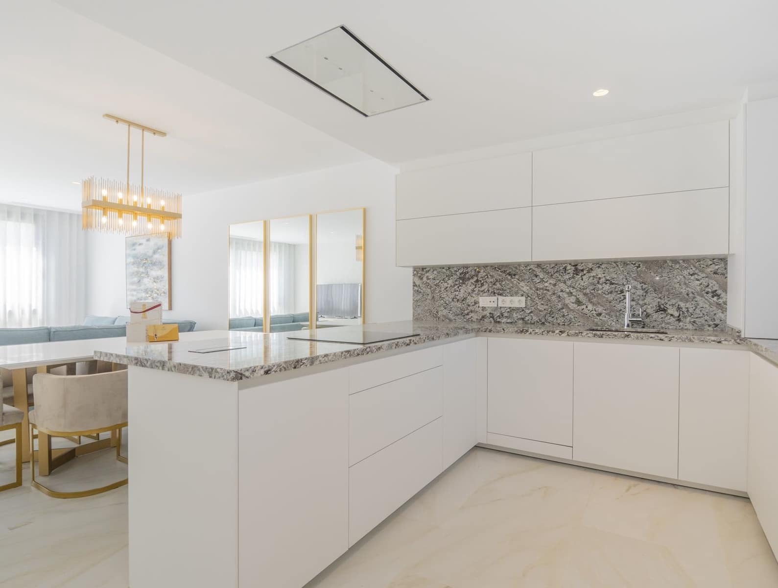 4 bedroom Townhouse for sale in Nueva Andalucia - € 945,000 (Ref: 9937722)