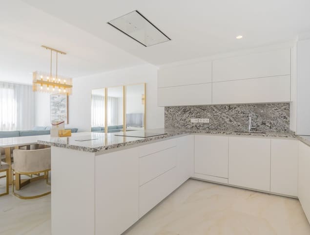 4 soveværelse Byhus til salg i Nueva Andalucia, Marbella - € 945.000 (Ref: 9937722)